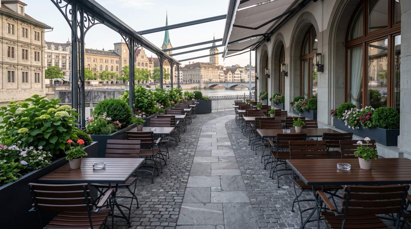 Gereinigte Restaurantterrasse in Zürich am Morgen