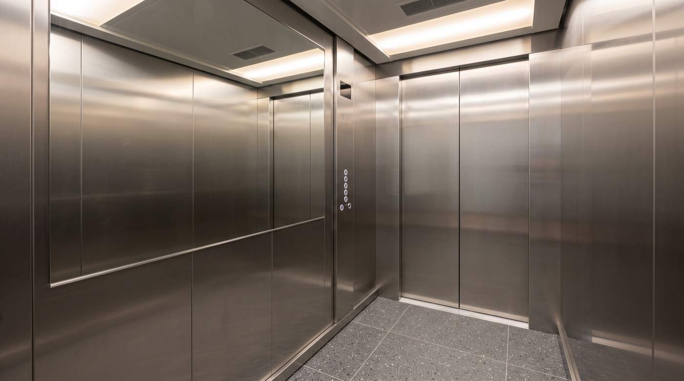 Gereinigte Liftkabine in einem Zürcher Mehrfamilienhaus